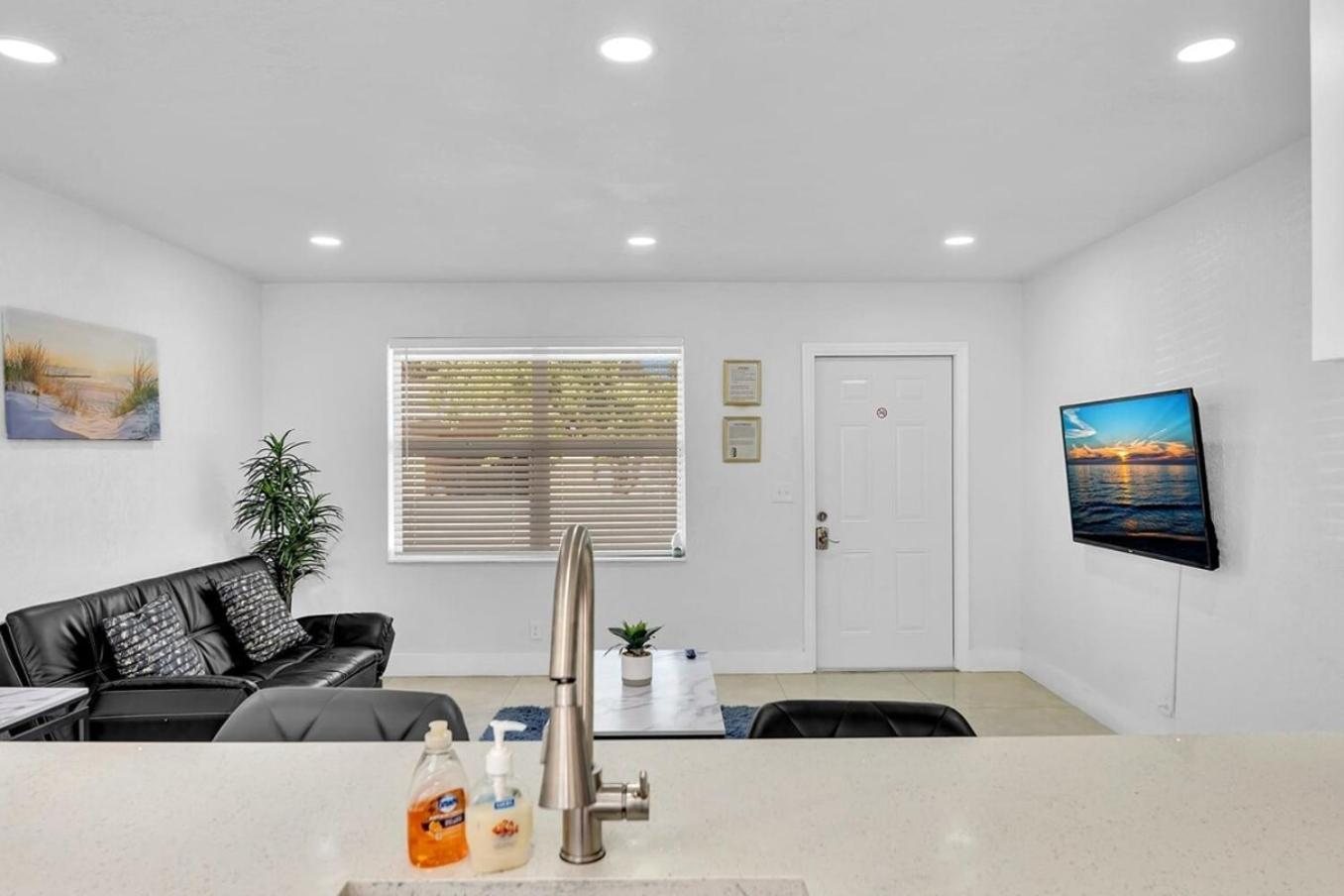 הלנדל ביץ' 2 Bdrm Modern House Mins From Beach & Casino Hb1 מראה חיצוני תמונה
