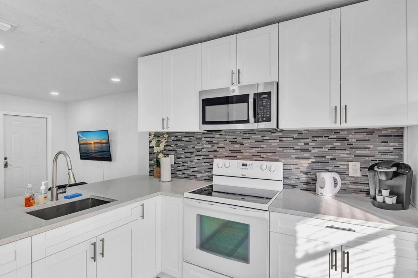 הלנדל ביץ' 2 Bdrm Modern House Mins From Beach & Casino Hb1 מראה חיצוני תמונה