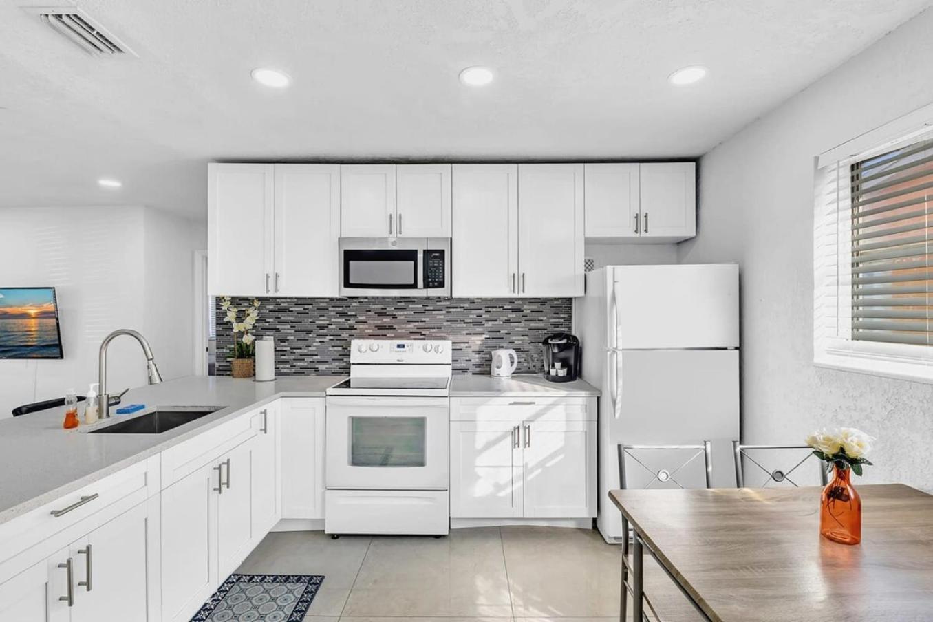 הלנדל ביץ' 2 Bdrm Modern House Mins From Beach & Casino Hb1 מראה חיצוני תמונה