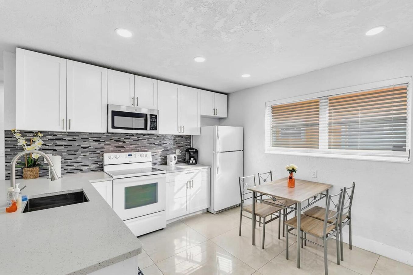 הלנדל ביץ' 2 Bdrm Modern House Mins From Beach & Casino Hb1 מראה חיצוני תמונה